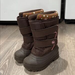 Rugged Outback Brown Snow Boots with Pink Accents